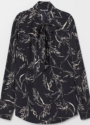 Блуза з зав'язкою на шиї легка принт