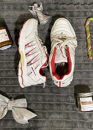 Жіночі кросівки bona