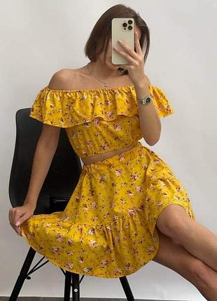 Гарний літній костюм з воланом квітковий принт