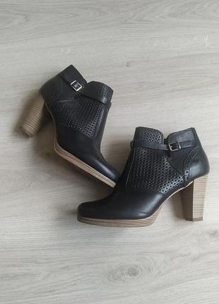 Жіночі ботильйони на каблуку чорні розмір 40