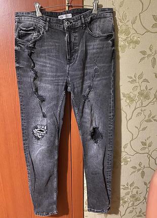 Гарнющі фірмові джинси.