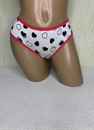 Трусики білі в сердечка