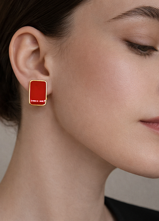 Стильные золотистые женские серьги шарики серьги пусети красная эмаль