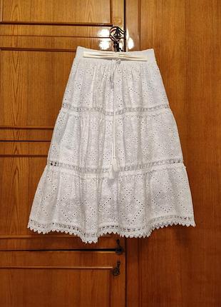 Біла жіноча спідниця