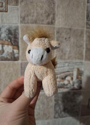 Мини-сельскьскохозяйственные животные — лошадь living nature