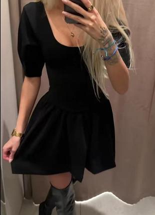 Маленькое черное платье zara с корсетным лифом и присборенной юбкой р.s