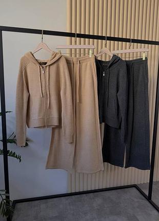 Жіночий костюм