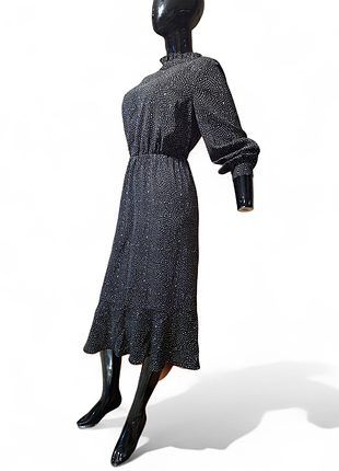 Елегантна чорна сукня міді з класичним принтом у білий горошек