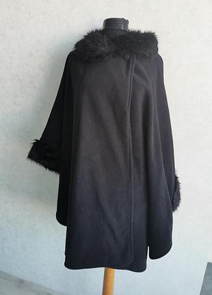 Жіночий кейп