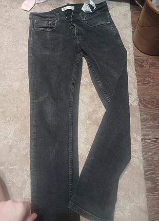 Продажи черные джинсы