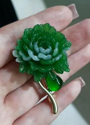 Вишукана брошка півонія, троянда