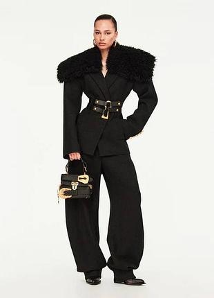 Костюм брючний чорний з хутром