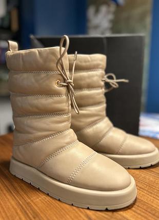 Чоботи жіночі шкіряні зимові massimo dutti, бежеві, виробництво - марокко . 37/38 розмір