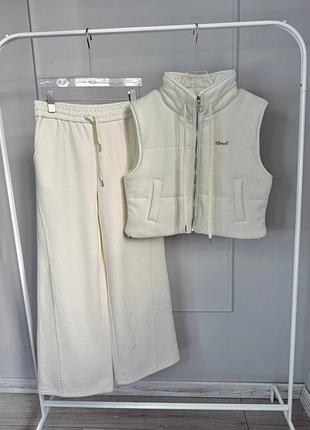 Белый молочный спортивный прогулочный повседневный костюм с жилеткой люкс