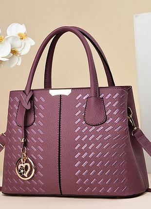 Модна жіноча сумочка з брелком. жіноча сумка з плечовим ременем для жінок