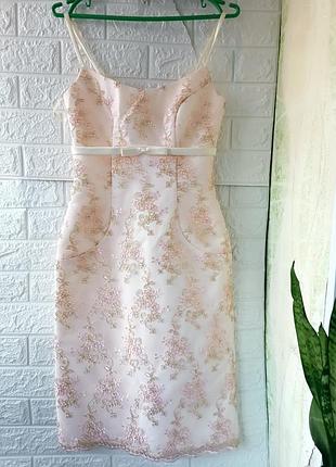 Великолепное нарядное платье