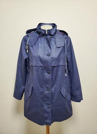 Гарна брендова легка куртка