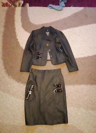 Костюм жіночій