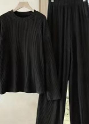 Продам костюм трикотажный