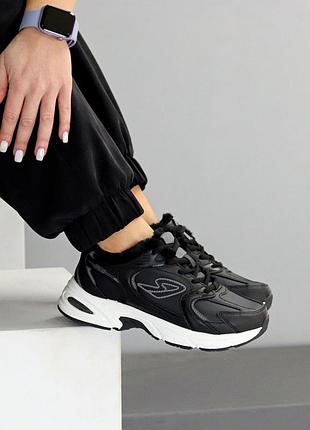 Элегантные черные женские кроссовки зимние теплые на меху эко-кожа зима