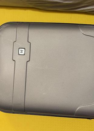 Дорожня валіза на колесах,дорожній чемодан