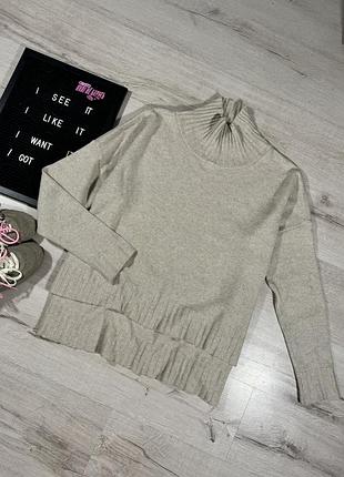 Свитер с высокой горловиной