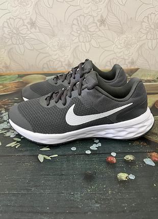 Оригінальни крассовки nike revolution 6 .