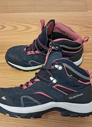 Трекінгові жіночі ботинки  quechua waterproof  38 розмір, у гарному стані.