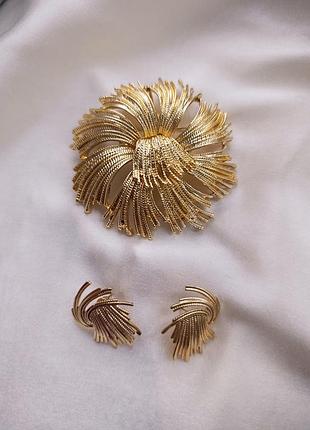 Елегантний набір прикрас брошка cordelia і сережки