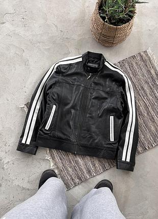Вінтажний чорний гоночний шкіряний бомбер з білими лампасами на рукавах спортивна шкіряна куртка racing jacket