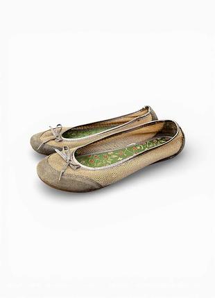 Балетки темно-зеленого кольору з плетеного матеріалу та замшевим носком