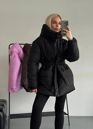 Дутая удлиненная куртка-пуфер на молнии с капюшоном с поясом с карманами