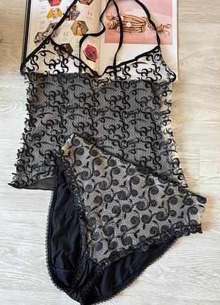 Бельевая майка и трусы