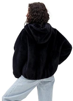 Шуба с капюшоном стильная