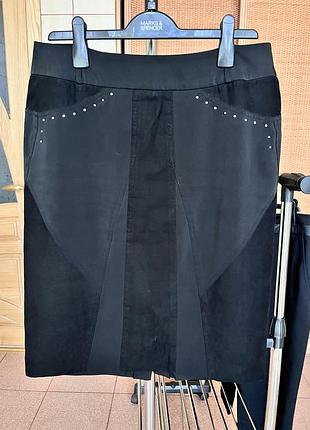 Юбка-карандаш черного цвета со вставками из искусственной замши, на подкладке