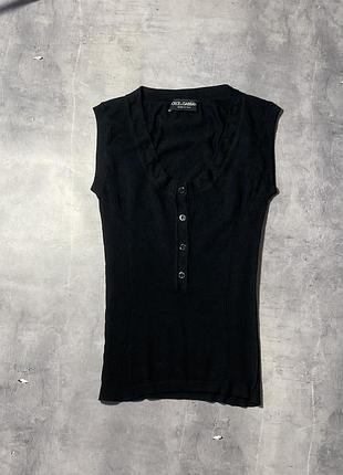 Безрукавий чорний топ від dolce & gabbana.