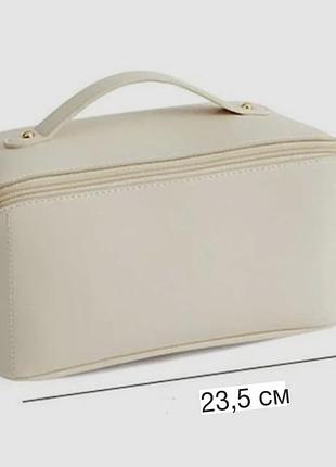 Містка косметичка з діагональною застібкою