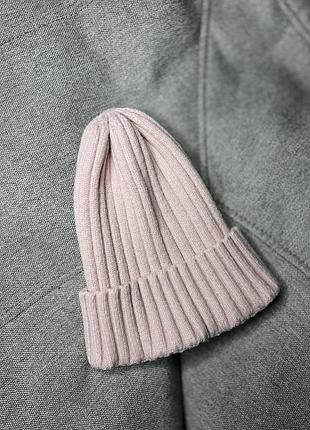 Пудрова шапка рожева в рубчик шапка з відворотом
