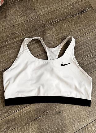 Топ спортивний nike