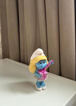 Фігурка смурфетки з серії іграшок happy meal від mcdonald's, випущена у 2013 році на честь виходу фільму "смурфики 2"