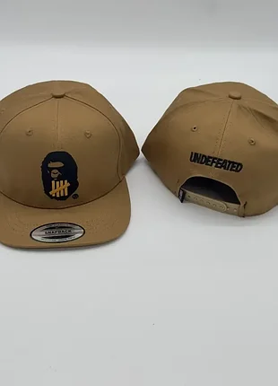 Практична котонова бейсболка з контрастною емблемою та застібкою під розмір 55-63 см для міських прогулянок