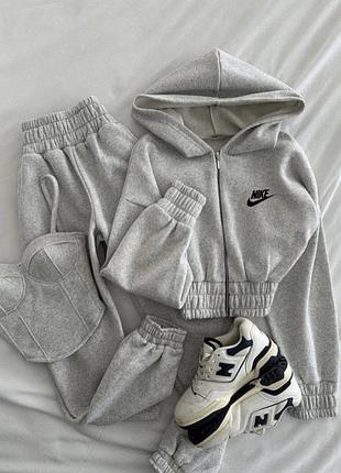 Костюм трійка 710/847. тринитка пеньє з начосом (туреччина). розміри 42-44, 44-46. кольори: чорний, графіт, меланж. ціна 900 грн.