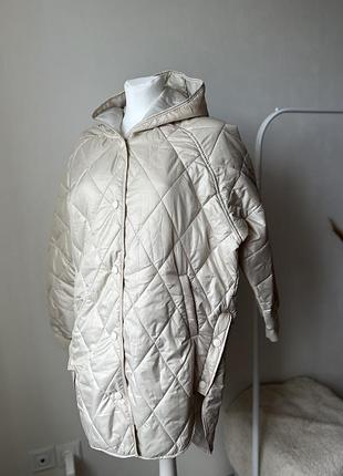 Подовжена жіноча куртка