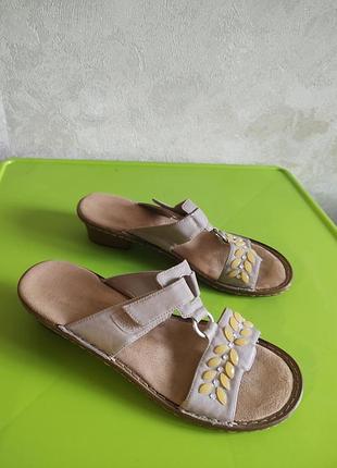 Жіночі шльопанці на липучці та невисоких підборах 41 розміру від бренду rieker