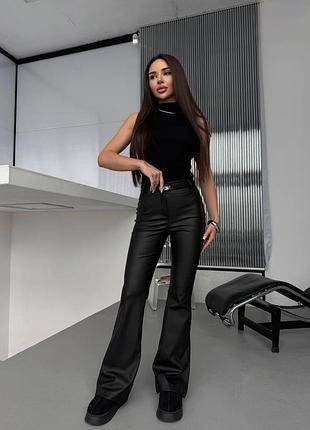 Шкіряні штани кльош на замші з розрізами на блискавці з заду