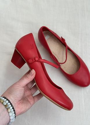 Жіночі червоні шкіряні туфлі camper (модель kim mary jane) на каблуку розмір 37