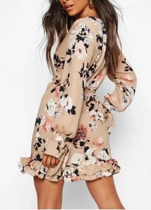 Дуже гарна сукня в квітковий принт в розмірі 14