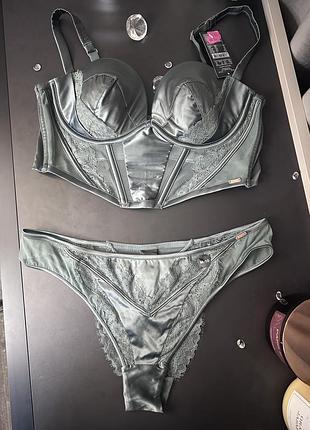 Неймовірно красивий комплект hunkemoller noir