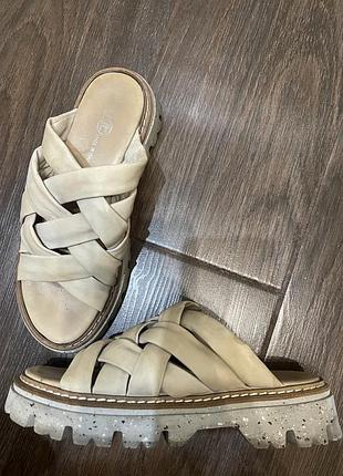 Жіночі шкіряні шльопанці 40 розміру італія fru.it