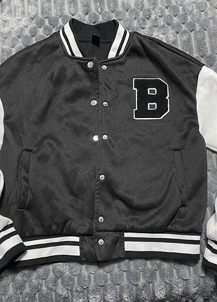 Бомбер в ідеальному стані, розмір підходить на s та м. заміри на фото.